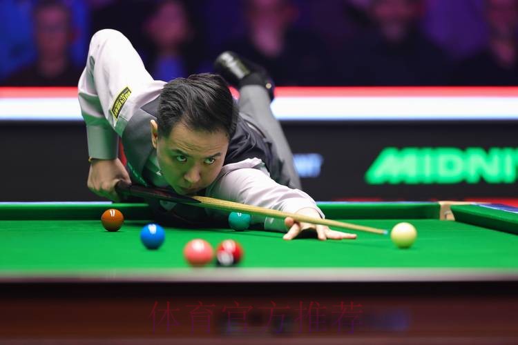 斯诺克大师赛1/4决赛:肖国栋VS吴宜泽 斯诺克大师赛1/4决赛:肖国栋VS吴宜泽